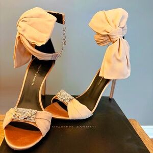 Giuseppe Zanotti Etoile bow-detail sandals - NEVER WORN / STILL IN BOX! Size 39